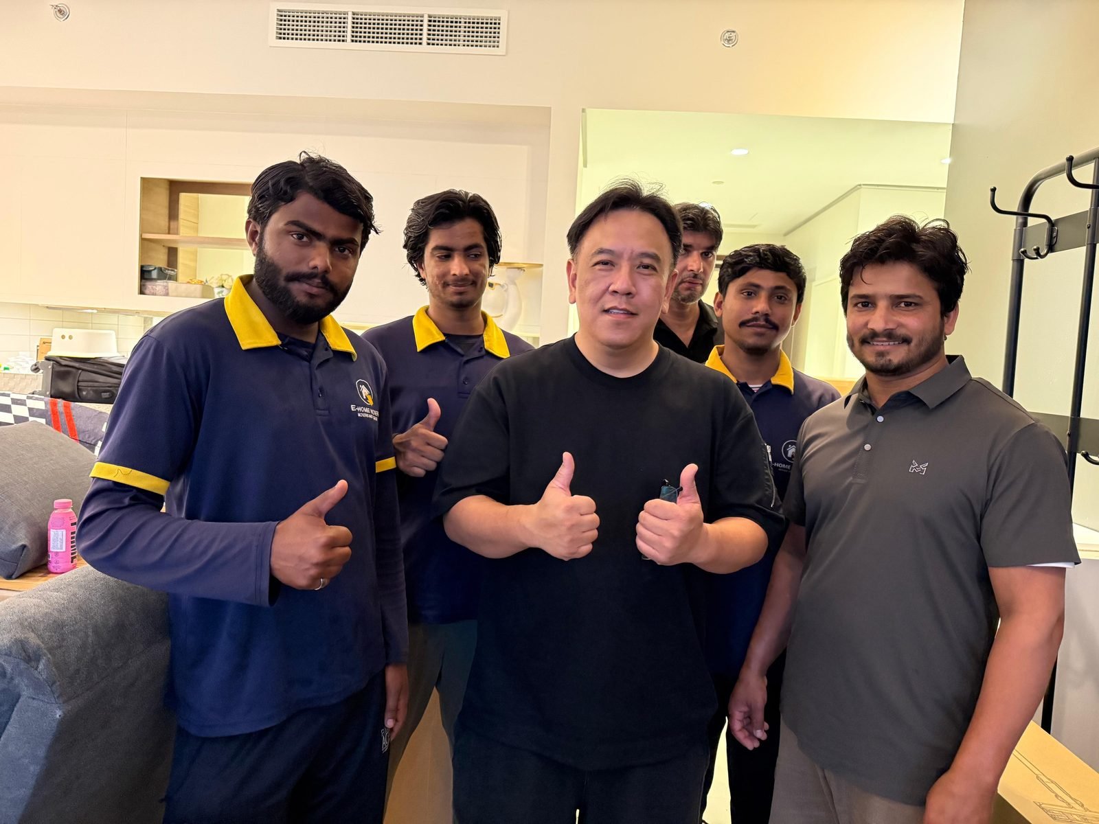 Dubai villa customer giving a thumbs up to the E-Villa Move Dubai crew