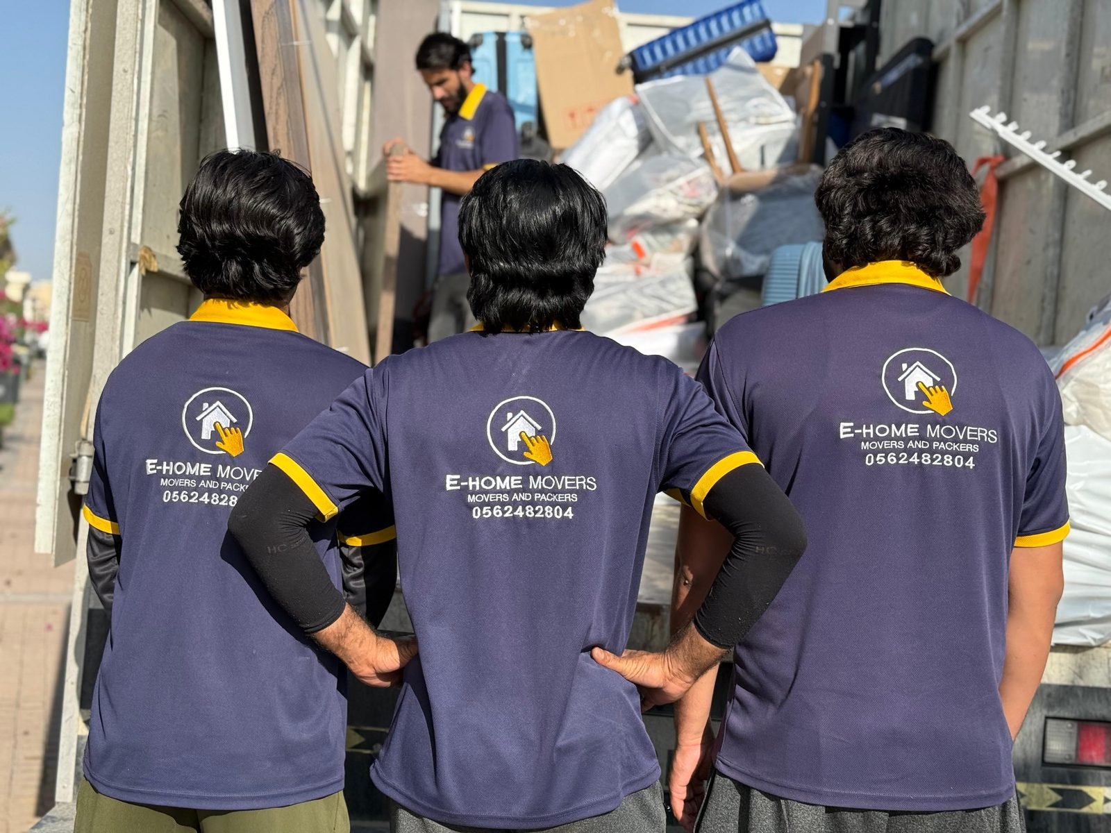 Professional villa movers Dubai crew ready to start a villa relocation